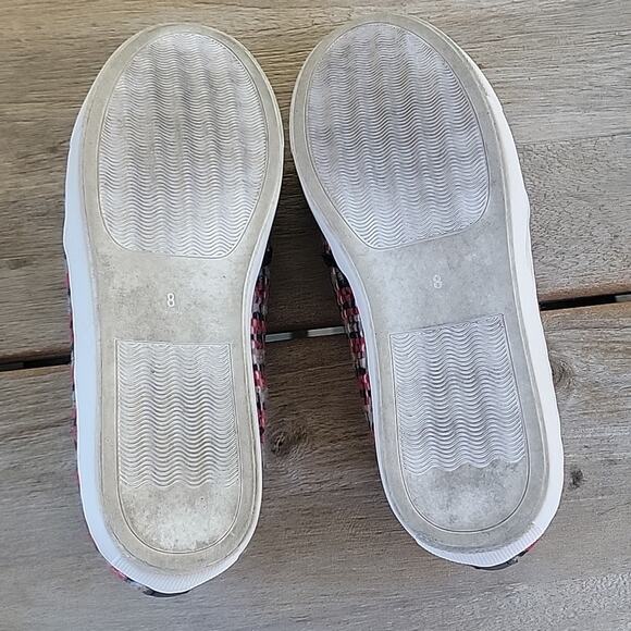 J/Slides Womens Slip On Shoes Red Black Geometric Round Toe Low Top 8 EUC - Picture 10 of 10